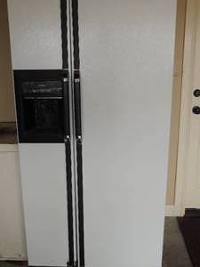 lot 231 image: Kenmore double door refridgerator  freezer, icemaker filtered water on front good working condition
