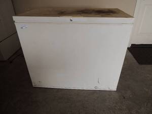 lot 232 image: CHEST FREEZER works great 41x21x34 chest