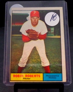 lot 18 image: 1961 Topps Robin Roberts #20 Philadelphia Phillies