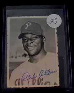 lot 25 image: 1969 Topps Deckle Edge Richie Dick Allen Card #26 Philadelphia Phillies EX