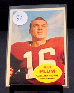 lot 31 image: 1960 Topps Football MILT PLUM Browns #22 EX