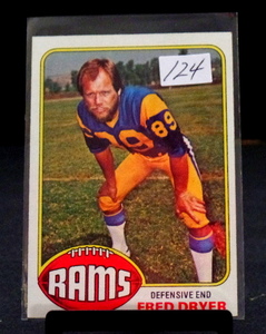 lot 124 image: 1977 TOPPS #513 FOOTBALL FRED DRYER LOS ANGELES RAMS - ALSO HOLLYWOOD ACTOR