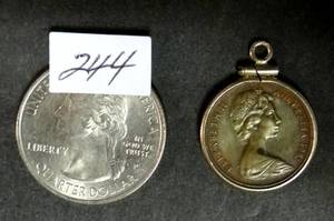 lot 244 image: 1981 AUSTRALIA ONE CENT PIECE MADE INTO NECK JEWELRY