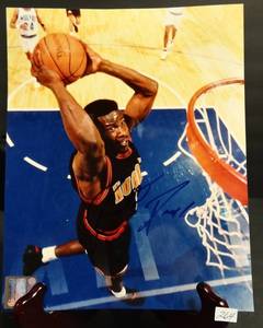 lot 264 image: AWESOME DENVER NUGGETS STAR - ROBERT PACK AUTOGRAPHED 8 X 10 PHOTO