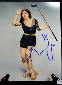 lot 273 image: MARGARET CHO - HAND SIGNED TATTOOED FUNNY HOT ASIAN BEAUTY 8X10 PHOTO - WITH COA