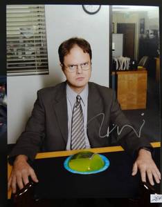 lot 284 image: RAINN WILSON - AUTOGRAPHED 8x10 PHOTO - STAR OF THE OFFICE - WITH COA