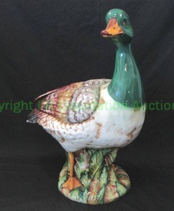 lot 8 image: Italian ceramic Drake maschio dellanatra, 25 tall x 21 long