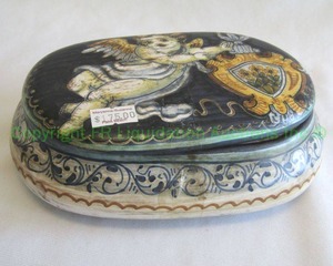 lot 30 image: Saca Castelli italian ceramic cherubino lidded container, 7 x 5 x 2.5