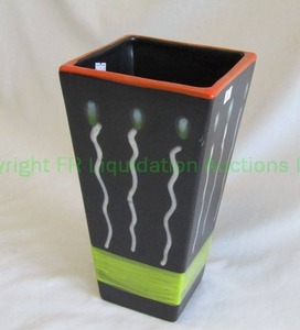 lot 36 image: Italian ceramic modern fiore vaso, 10.5 tall x 6 wide