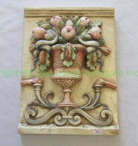 lot 38 image: Italian ceramic frutta compote wall plaque, 10.5 wide x 14 tall