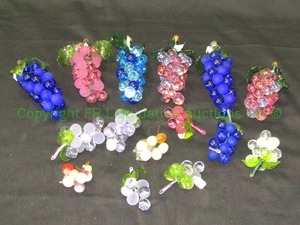 lot 44 image: Murano venetian glass grapes