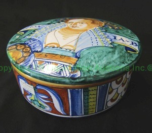 lot 45 image: Queen Isabella collection hand painted Italian ceramic lidded box, 2.5 tall x 6 wide