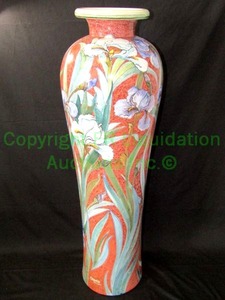 lot 69 image: Biagiotti artist signed Italian ceramic fiori palazzo vase, 41 tall