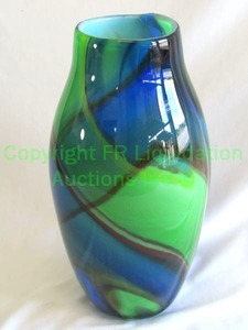 lot 58 image: Formia Vetri di Murano hand blown glass vase, 16.5 tall
