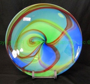 lot 59 image: Formia Vetri di Murano hand blown glass plate, 21 wide (Stand not included)