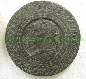 lot 166 image: Italian ceramic Julius Ceaser wall placard 22 wide