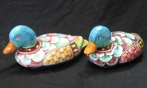 lot 96 image: Ceramiche de arte Gubbio maschio dellanatra Drakes, 6 tall x 12 long. bid is times the quantity