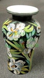lot 101 image: Biogiotti Italian ceramic Fiori vase, 19 tall