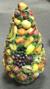 lot 102 image: Large Italian ceramic frutta cestino (fruit basket) centerpiece, 30 tall