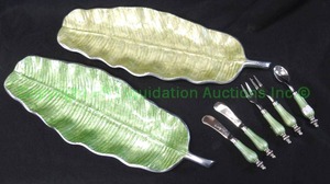 lot 251 image: Julia Knight banana leaf serving tray (16 long) and utensils