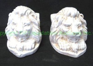 lot 255 image: Italian ceramic leone urnplanter feet, 5.5 long