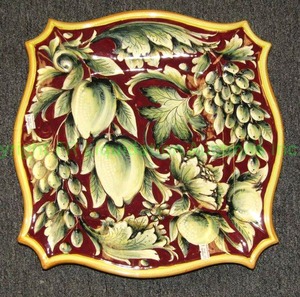 lot 200 image: Ammannati Italian ceramic frutta wall decor plate, 15 x 15