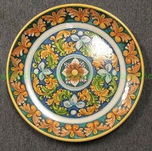 lot 178 image: Italian ceramic fiore wall decor plate, 18 wide