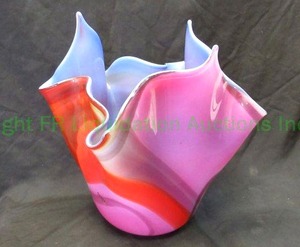 lot 2 image: Genuine Murano hand blown glass Handkerchief vase 14 tall x 15 at widest point