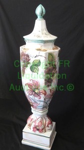 lot 5 image: Hand painted Italian ceramic lidded finial urn, 44 tall