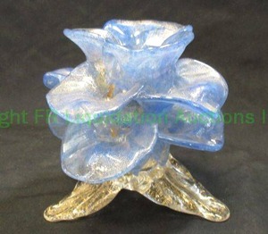lot 136 image: Murano formia hand blown glass fiore, 4.5 tall