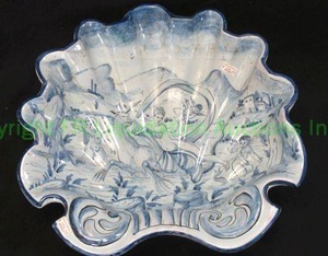lot 275 image: Venetian Italian ceramic conchiglia dish12 x 12
