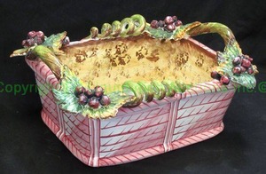 lot 439 image: Ceramiche Artistiche Italian ceramic uva rectangle planter