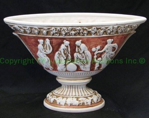 lot 327 image: Italian ceramic wedgewood style compote, 9.5 tall