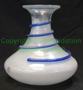 lot 440 image: Murano hand blown glass frosted squat vase, 6 tall