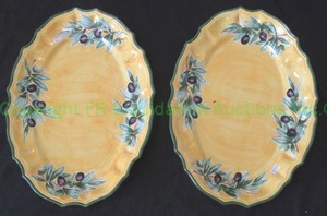 lot 281 image: Italian ceramic scalloped serving platter, 18 x 13 each. bid is times the quantity