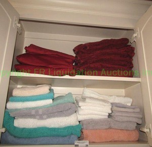 lot 26 image: Assorted towels as shown