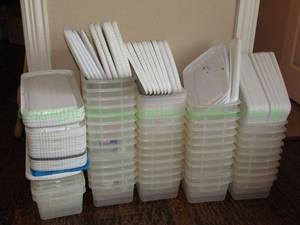 lot 32 image: Sterilite mini storage totes with lids, generous quantity