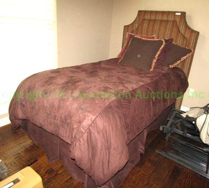 lot 19 image: Single bed with headboard and matching textiles as shown matches lot 16
