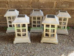 lot 522 image: Decorative tea light lanterns (battery operated)