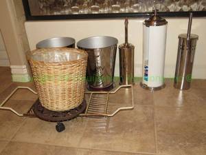 lot 75 image: Assorted vanity accessories as shown