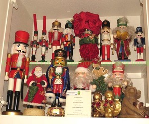 lot 77 image: Christmas nutcrackers and decor as shown