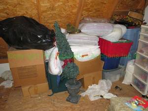 lot 88 image: Assorted Christmas decor and misc household items as shown