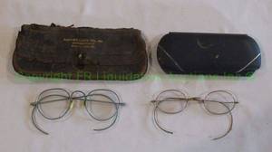 lot 172 image: Antique early century spectacles and carry cases