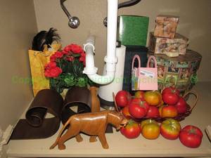 lot 156 image: Assorted home decor as shown