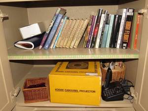 lot 157 image: Kodak carousel projector and assorted books plus