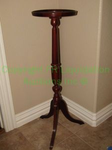 lot 43 image: Mahogany wood accent table