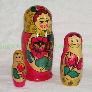 lot 50 image: Vintage Russian nesting dolls