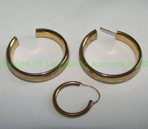lot 383 image: Gold tone earrings, possibly 14k but no visible marks