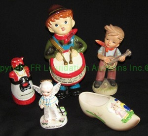 lot 69 image: Vintage mid-century ceramic figures
