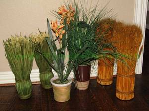 lot 129 image: Artifiical plants